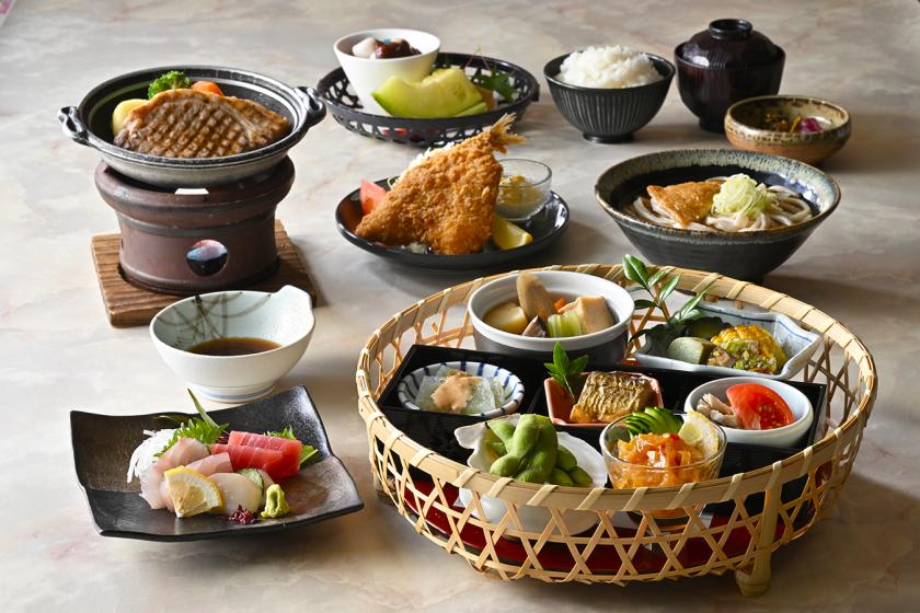 If you can't decide, this is the one we recommend★Enjoy the spectacular view from an altitude of 417 meters and the local banquet dishes♪Standard banquet dishes!