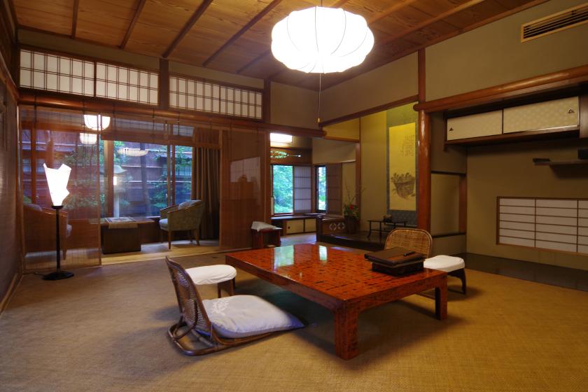 【旧館33号室】～明治のお部屋～　奥行きのあるお庭と池に面した1階角部屋（本間12帖＋次の間7帖）