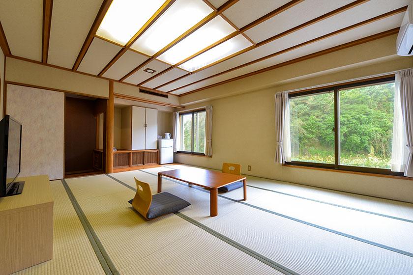 【禁煙】エコノミー和室14畳内風呂なし(本館 眺望なし)