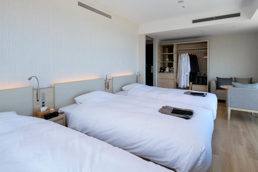 [Tourist Room] Triple bed / with view bath / 39 square meters / Non-smoking