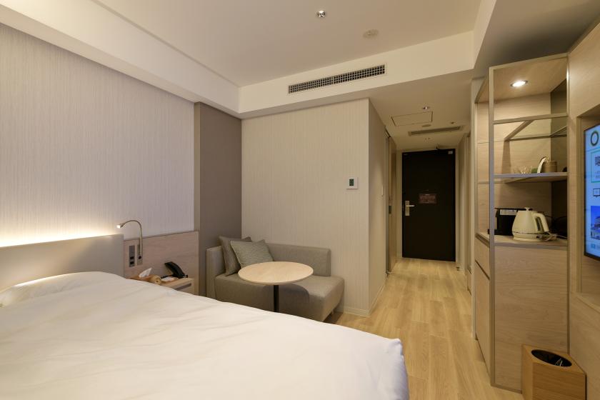 [Cocoon Room] Double bed / Unit shower / 20 square meters / Non-smoking