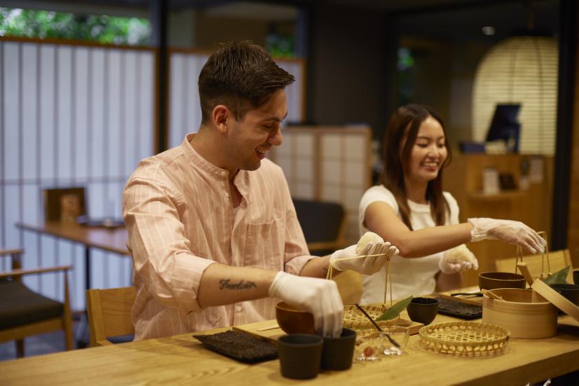 【朝食おにぎり作り体験】日本らしい温かい“和”の伝統をお楽しみください。抹茶ティラミス付