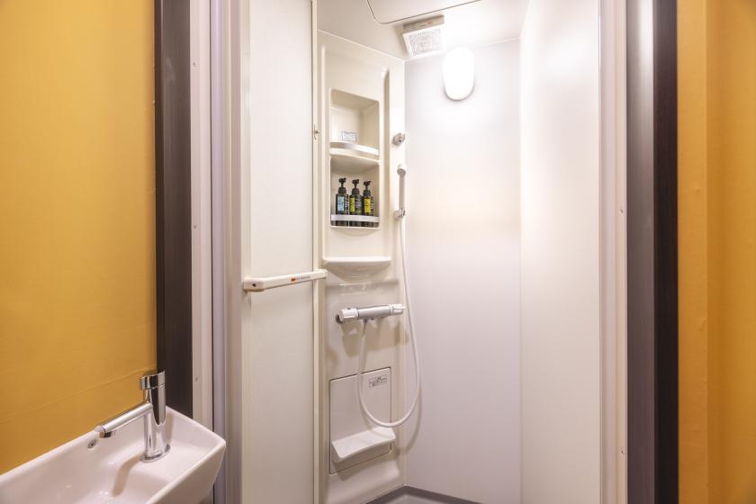 Standard 6-person room [private shower/private toilet]