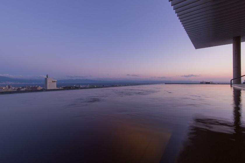 [Limited Time Sale] <No Meals> 0 minutes walk from Oita Station! Enjoy the feeling of freedom at the "Tenku Open Air Bath" 80m above ground