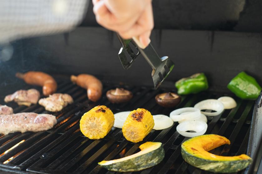＜手ぶらでワイルドBBQ＞ご夕食は雨の日でも安心！屋根付テラスで豪快にアメリカンスタイルグリルのＢＢＱ！サーロインステーキプラン