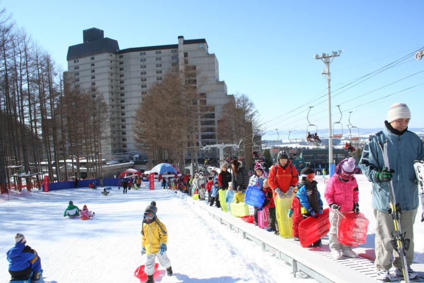 【早期割】《ファミリー雪遊び☆プラン》スノープレイランド入場とレンタルウェアがセット♪食事は人気のバイキング