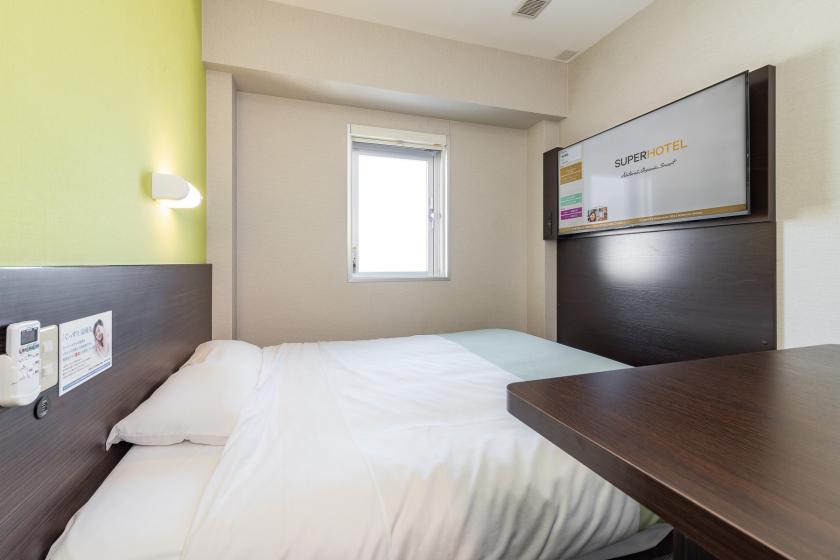 [Non-smoking] Extra room [Double bed + spacious desk]