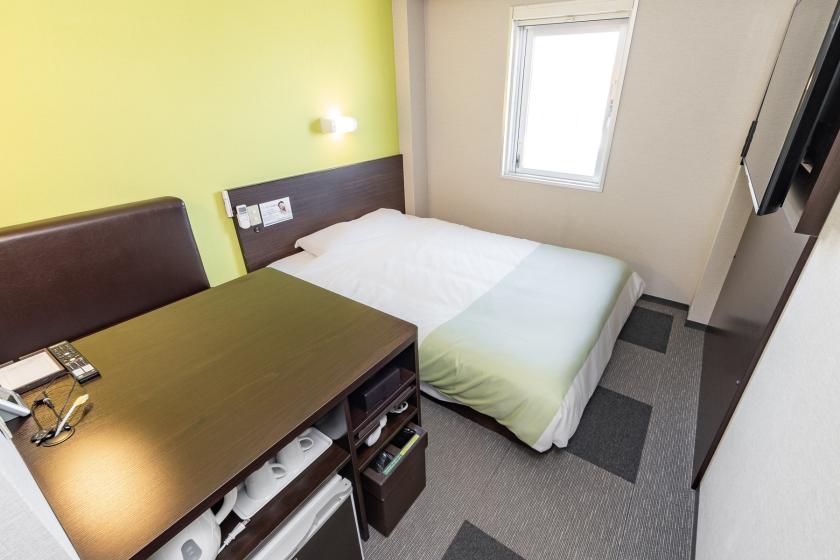 [Non-smoking] Extra room [Double bed + spacious desk]