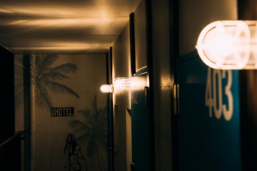 【マスターモイスト×8HOTEL】サウナのあとに、ととのうケア。湘南で楽しむ“サボり美容”ステイ