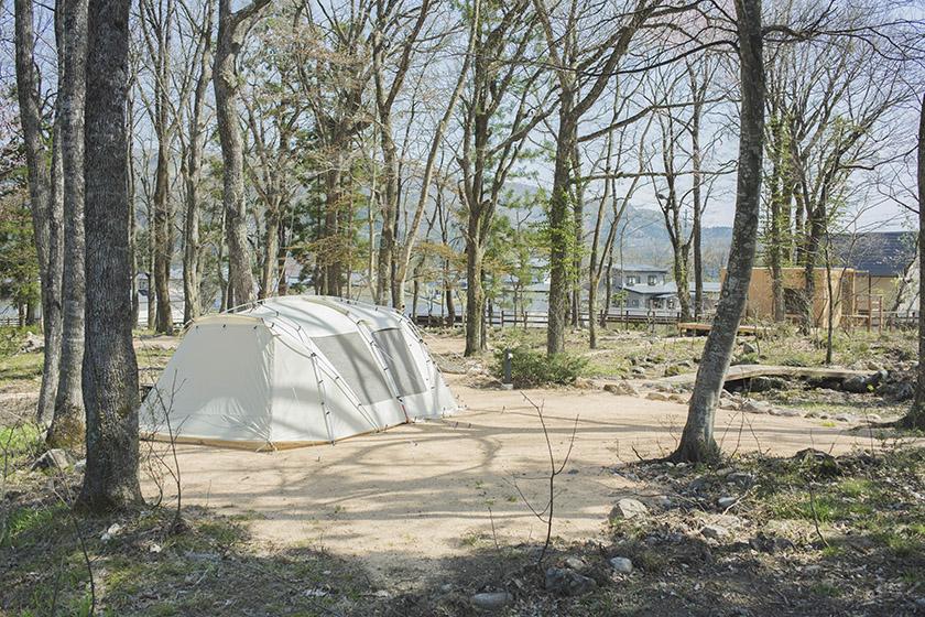 【林間AC電源付キャンプサイト・素泊まり】持参したテントを設営・自然の中でのんびりステイ