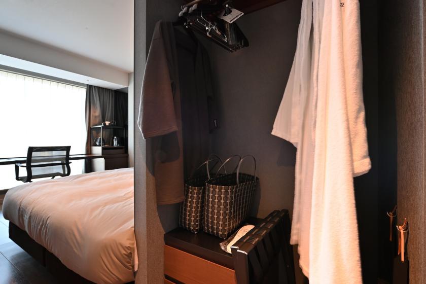 [Creative Room] Double bed / Unit shower / 20 square meters / Non-smoking