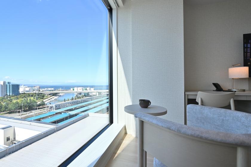 [Cocoon Room] Double bed / Unit shower / 20 square meters / Non-smoking