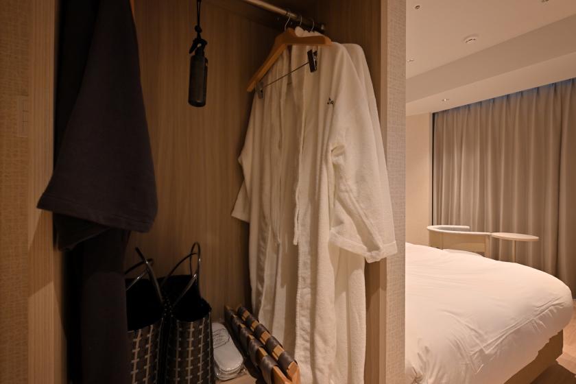 [Cocoon Room] Double bed / Unit shower / 20 square meters / Non-smoking
