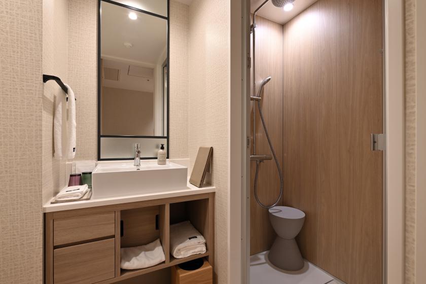 [Cocoon Room] Double bed / Unit shower / 20 square meters / Non-smoking