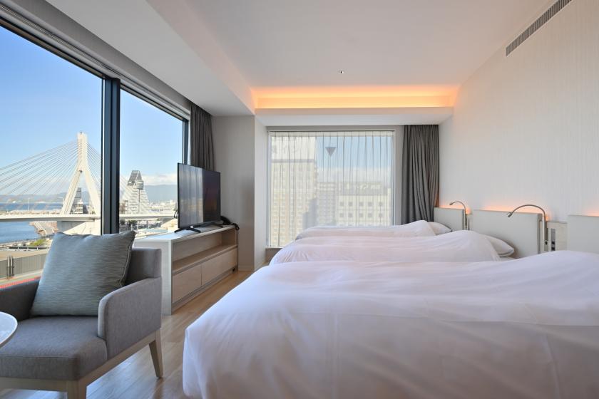 [Tourist Room] Triple bed / with view bath / 39 square meters / Non-smoking