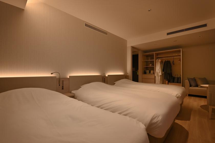[Tourist Room] Triple bed / with view bath / 39 square meters / Non-smoking