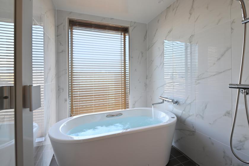 [Tourist Room] Triple bed / with view bath / 39 square meters / Non-smoking