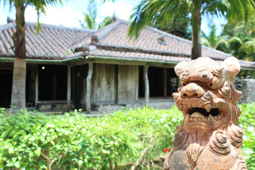 [Commemorating the registration of "Traditional Sake Brewing" as a UNESCO Intangible Cultural Heritage] Tour of the long-established sake brewery, Sakimoto Sake Brewery. Travel back in time to the good old days of Okinawa! ◆Ryukyu Mura admission ticket in