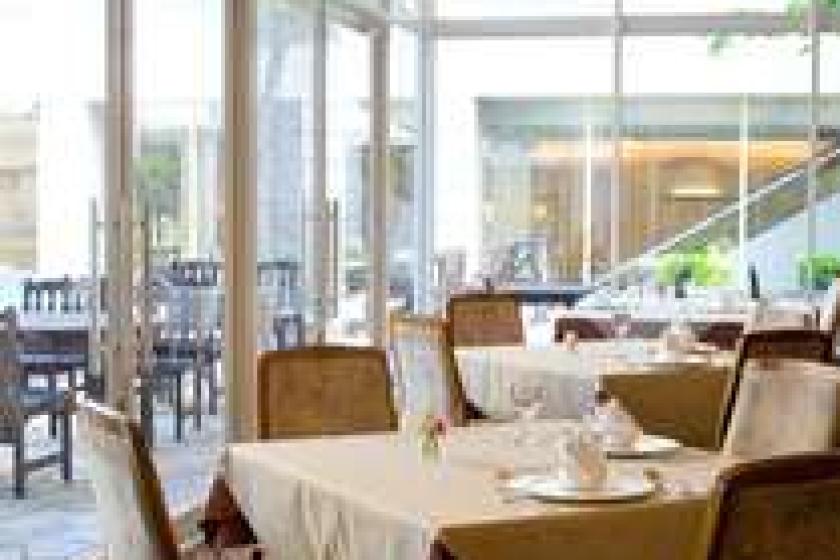 【今宵だけのフレンチを／プレミアム】黄綬褒章受章「松原料理長」×讃岐の山里、瀬戸内海の恵み＜夕朝食＞