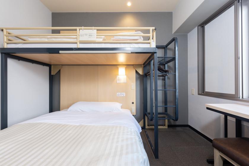 【Smoking】Room with 1 Double Bed with Loft Bed