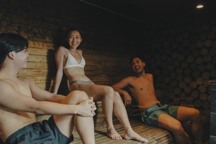 【学割】湘南、ととのう青春。（レイトアウト・館内チケット・グッズミステリーBOX）