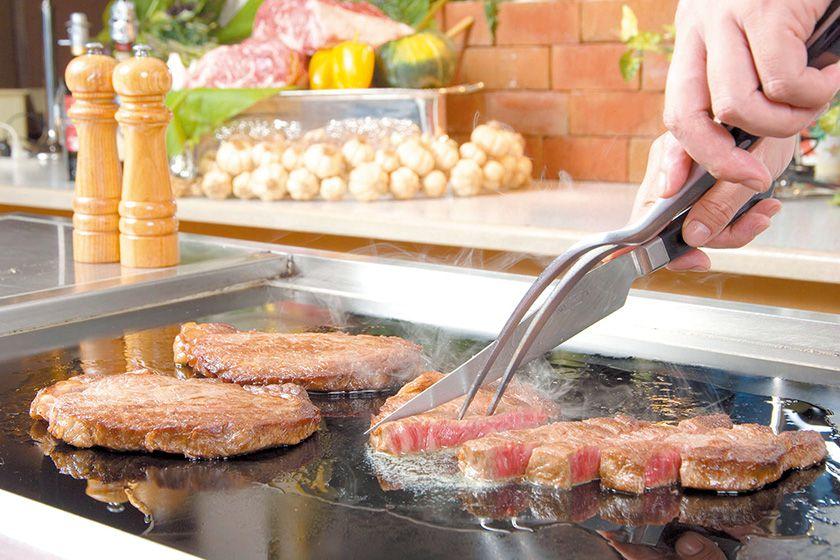 【夏休み】サマーナイトビュッフェプラン　鉄板焼きライブステーキ、焼きたてピザやうなぎばら寿司などが食べ放題