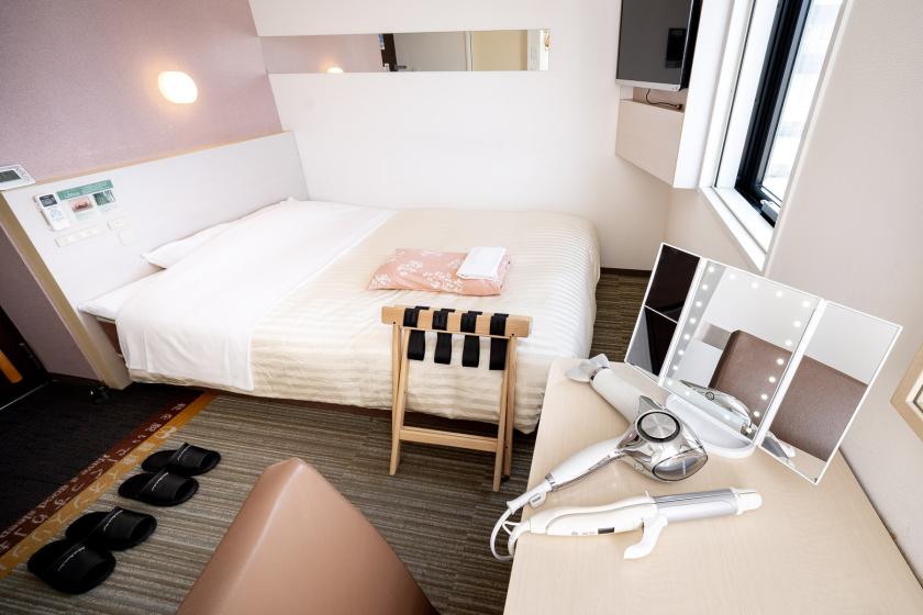 【No Smoking】A room for women only.