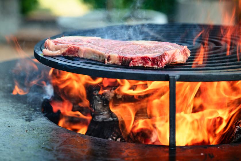 【 夏季限定・BBQディナー 】ガーデンテラスで寛ぎながら楽しめるバーベキューディナー付きプラン /夕・朝食付