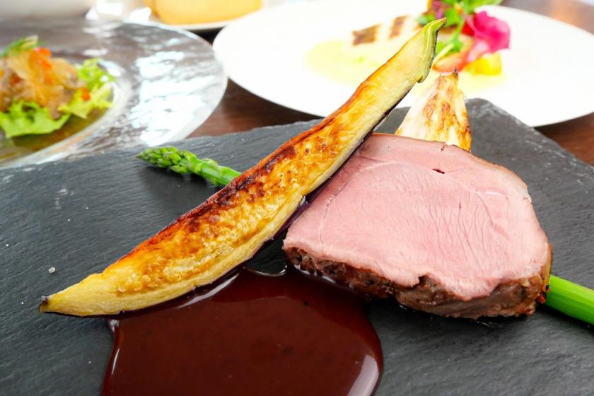【スカイレストラン「Hareus」】記念日に最適♪ 北海道を味わうディナーコース★ワンドリンクサービス★／夕朝食付