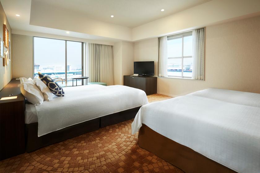 Deluxe Corner Room