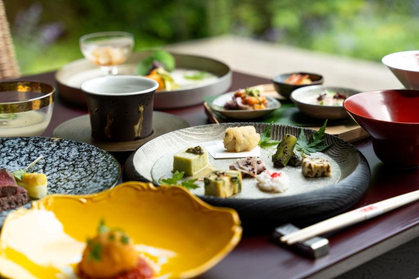 【スタンダード】五感へのおもてなし～モール温泉付き客室と四季の創作和食懐石（ドリンクインクルーシブ）