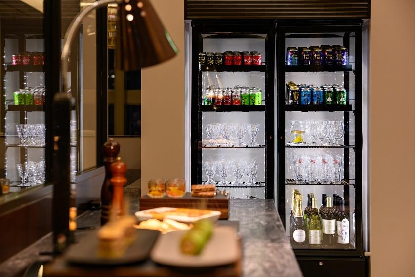 【ホテル最上階クラブラウンジ利用確約】プロポーズにもおすすめ 12本の薔薇の花束＆シャンパン＆フルーツプレート付（食事なし）