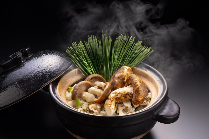 【早割60日前2000円　お得吉祥名物　土鍋ご飯】秋は松茸、冬は夫婦蟹　土鍋で味わう旬の美味