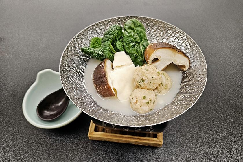 ＜海鮮ど～ん＞　見た目も味も楽しめる、彩り豊かな会席　華美膳（秋～冬）