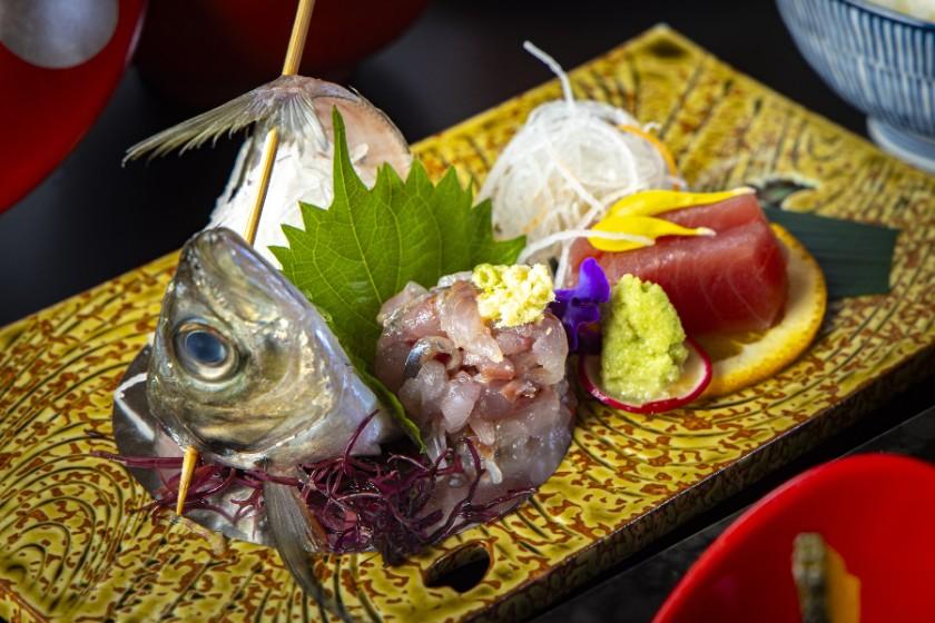 朝食はお部屋に「金目炙り弁当重」をテイクアウト!◆かけ流し温泉を満喫◆お手軽会席（夕朝食付き）