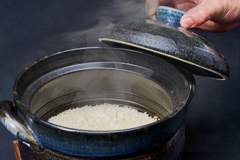 【レジーナリゾートに初めてご宿泊の方:スイートルーム限定】お部屋食プラン（ご夕食は土鍋ごはんでご用意）