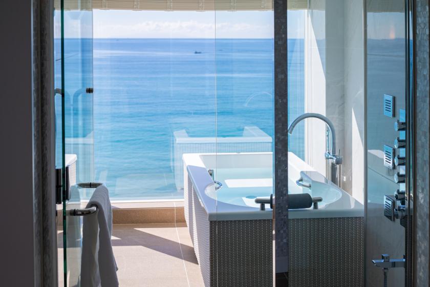  デラックススイート< 3名定員>（66平米）