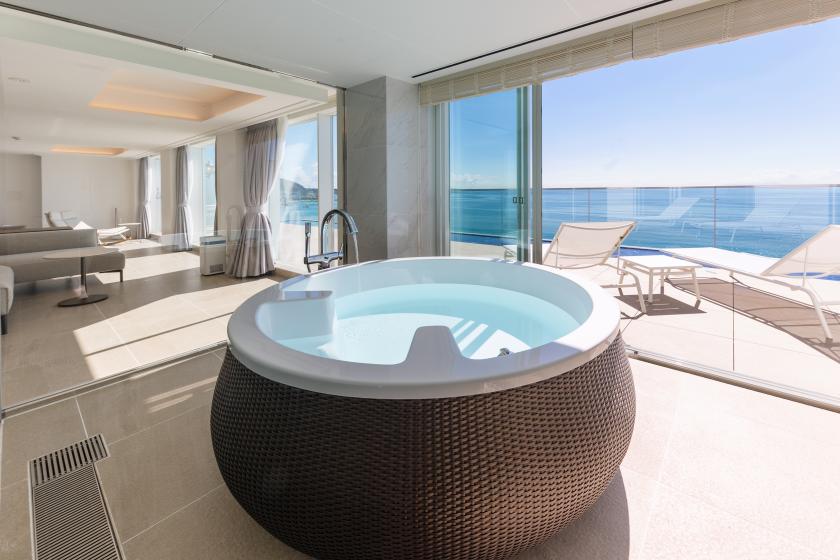 ルーフトップテラススイート（客室87平米＋ルーフトップ水盤テラス40平米）