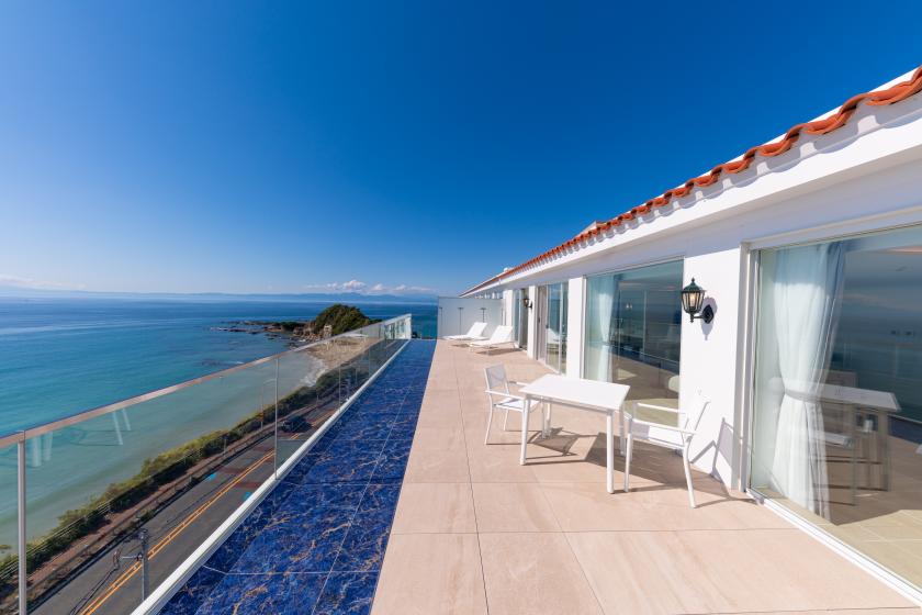 ルーフトップテラススイート（客室87平米＋ルーフトップ水盤テラス40平米）