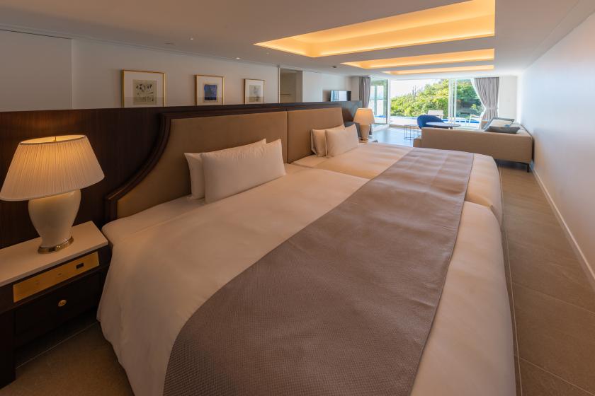 デラックスプールスイート（客室69平米＋バルコニー16平米、屋外プール付き）