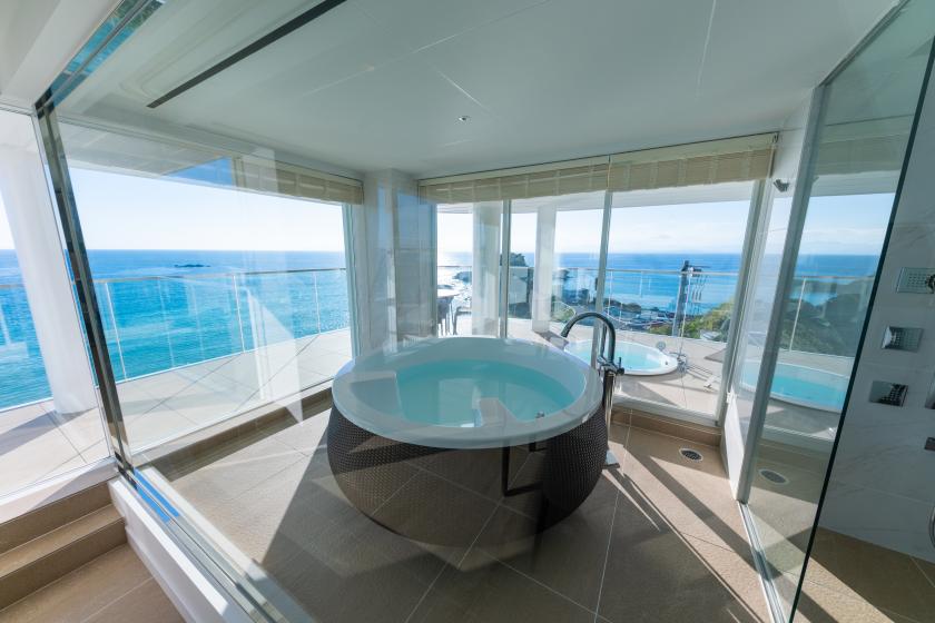 コーナージャグジースイート（客室57平米＋テラス33平米、屋外ジャグジー付き）