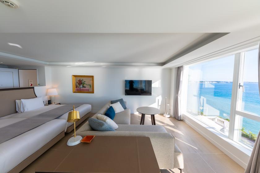 コーナージャグジースイート（客室57平米＋テラス33平米、屋外ジャグジー付き）