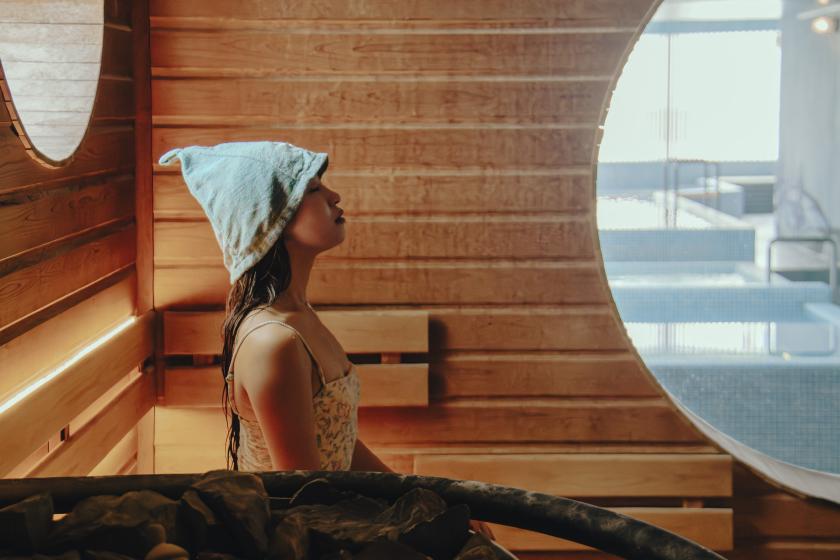 【マスターモイスト×8HOTEL】スパ1回確約｜サウナのあとに、ととのうケア。湘南で楽しむ“サボり美容”ステイ【朝食無料】