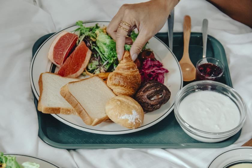 【マスターモイスト×8HOTEL】スパ1回確約｜サウナのあとに、ととのうケア。湘南で楽しむ“サボり美容”ステイ【朝食無料】