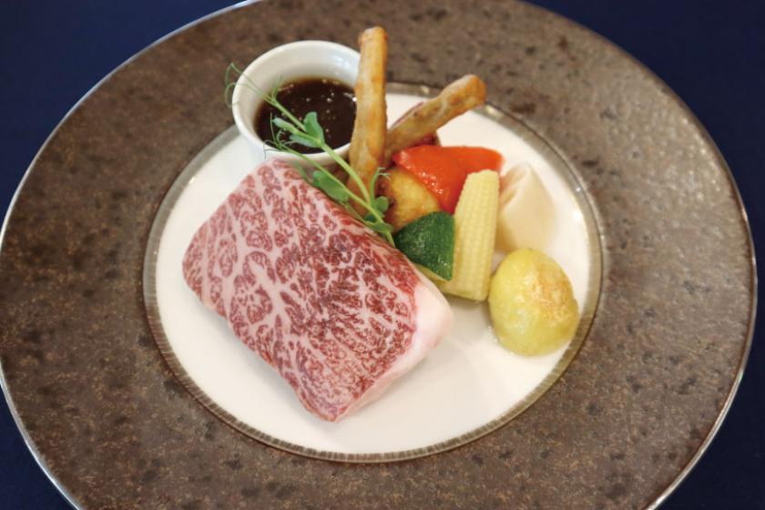 ホテルズカフェ“パスワード”での「黒毛和牛モモ肉のセット料理」付プラン