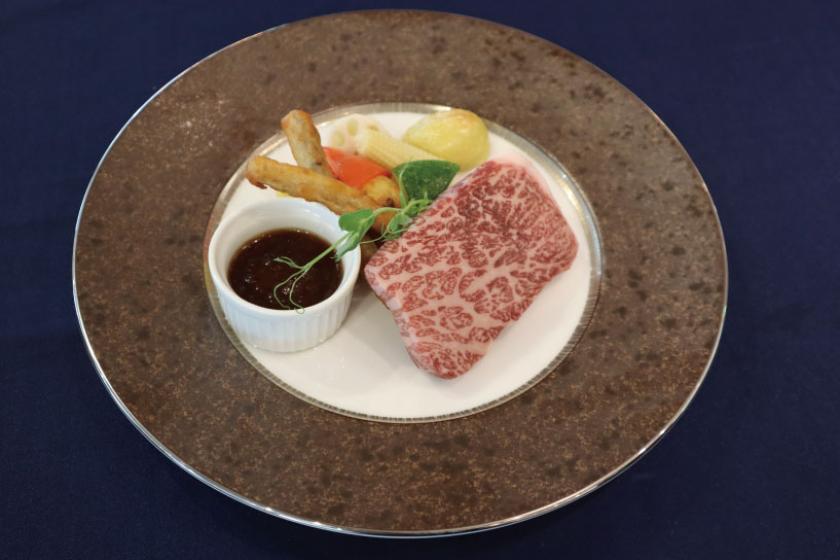 ホテルズカフェ“パスワード”での「黒毛和牛モモ肉のセット料理」付プラン