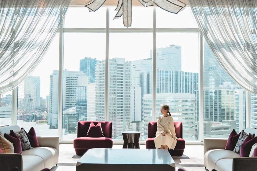 【Xmas2025】 ケーキとグラスシャンパンが奏でる、華やかなホリデームード！～聖夜にふさわしい、贅沢なひとときを演出～