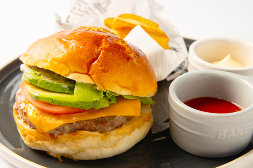 ホテル特製ハンバーガー付ディナープラン（夕朝食付き）