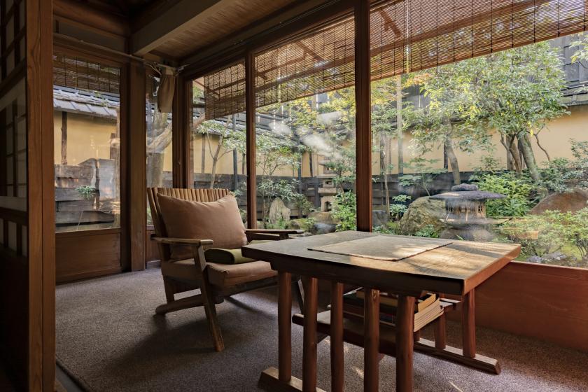 【旧館 14号室】 創業当時からのお部屋　角部屋（1階／59㎡）