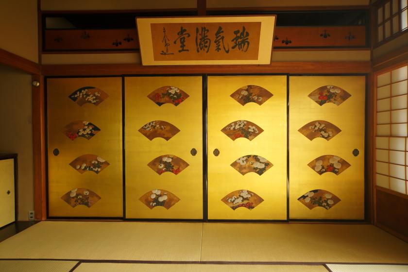 【旧館 25号室】 明治初期のお部屋　角部屋（2階／64㎡）